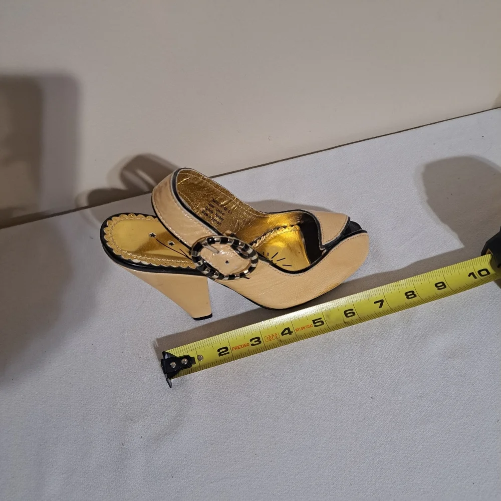 Retro 50s Style Naughty Monkey Beige and Black Women's Heels